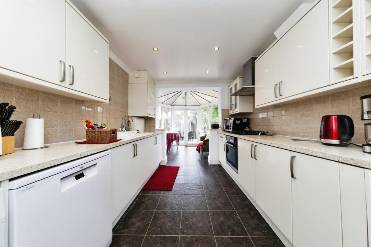 Your Chic 3Br Home Comfort And Style In London Eksteriør billede