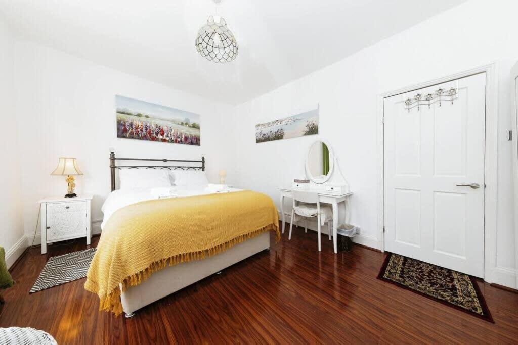 Your Chic 3Br Home Comfort And Style In London Eksteriør billede