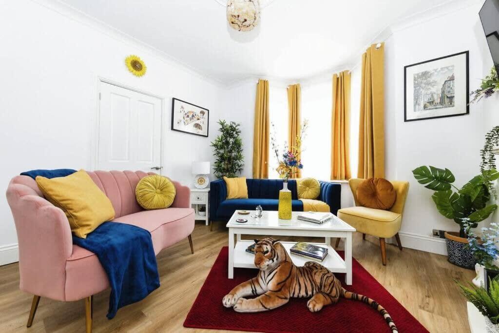 Your Chic 3Br Home Comfort And Style In London Eksteriør billede